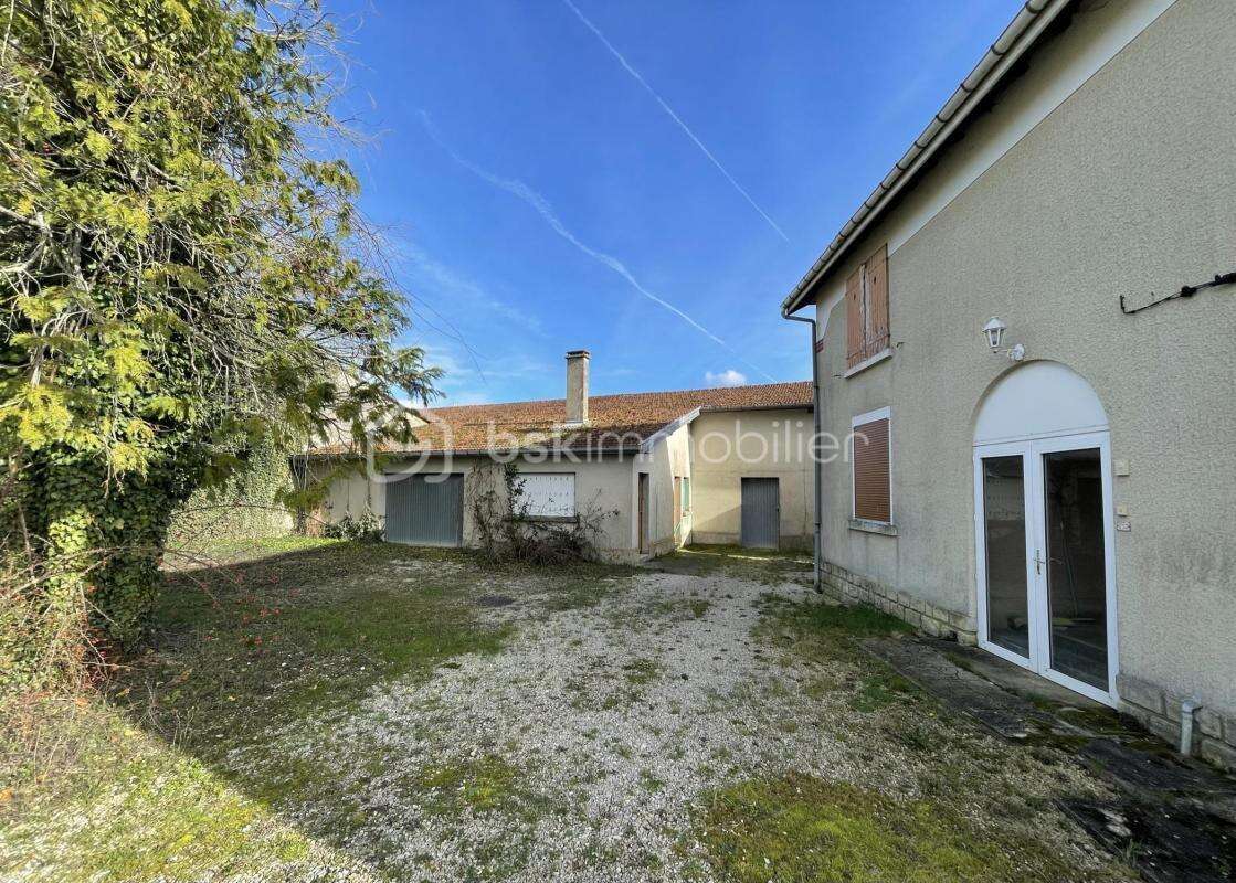 Maison à GIFFAUMONT-CHAMPAUBERT