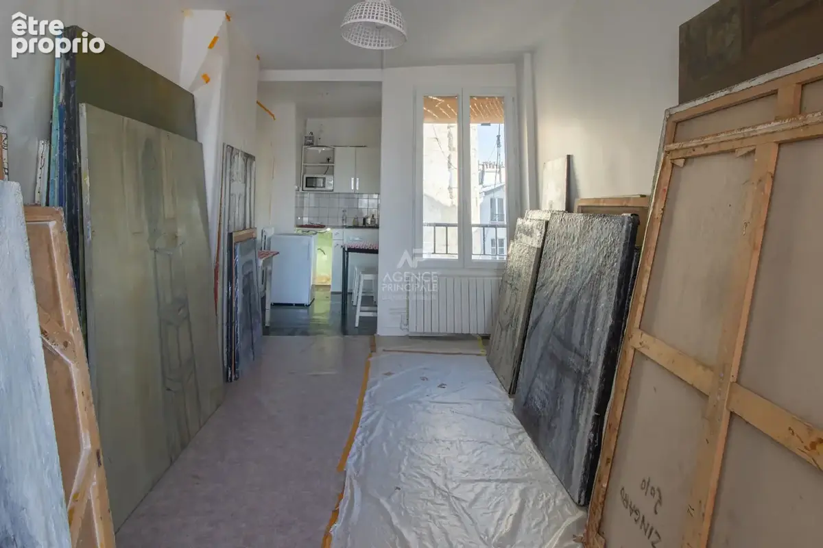 Paris 18eme - montmartre - rue tholoze - dernier etage ! balconnet a toutes les fenetres ! - photo 6