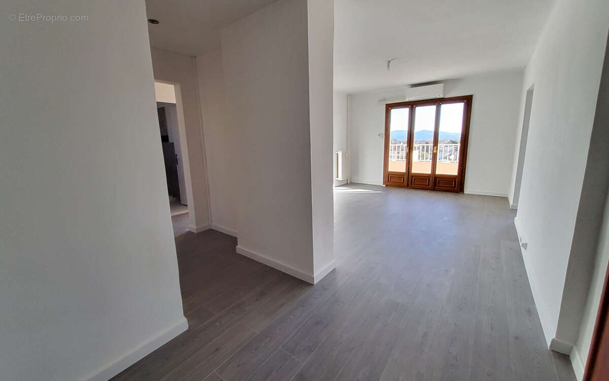 Appartement à CUERS