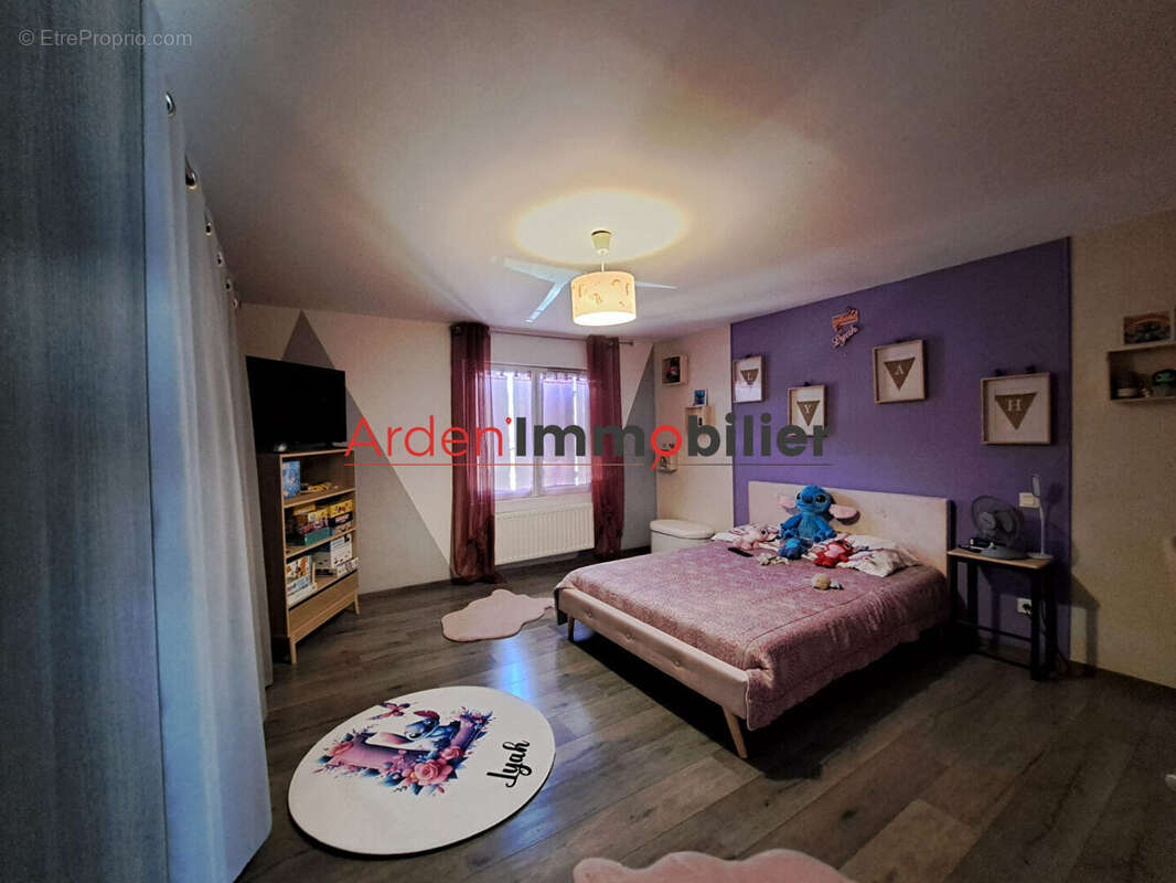Maison 9 pièces à vendre à Chappes - 173,60 m² sur terrain de 680 m² - photo 10