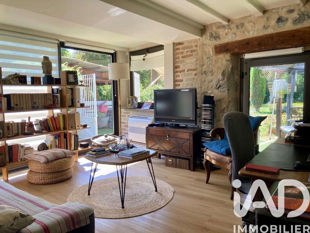 Maison 425 m² à Perrier  - photo 3