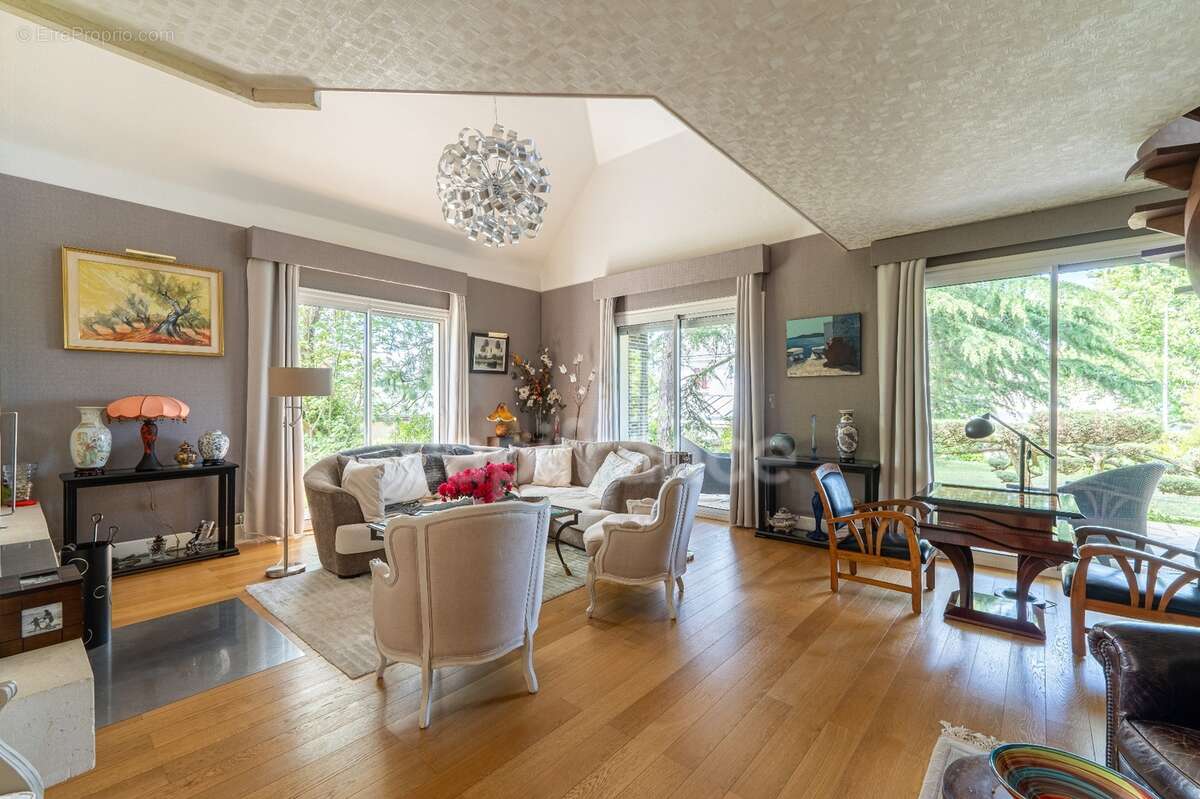 Propriete d'exception à vendre à SAUMUR (49400)  Panorama d'exception sur le château et la Loire - 328m² - 2278m²-piscine - photo 5
