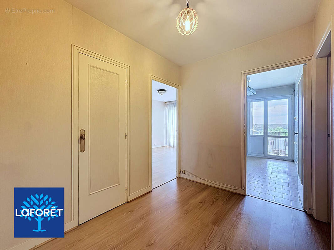 Appartement Evry-Courcouronnes 3 pièces 60m² + 2 boxes + cave - photo 2