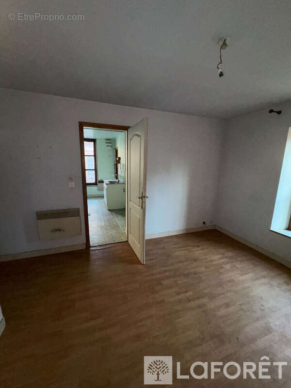 Appartement à MOULINS-LA-MARCHE