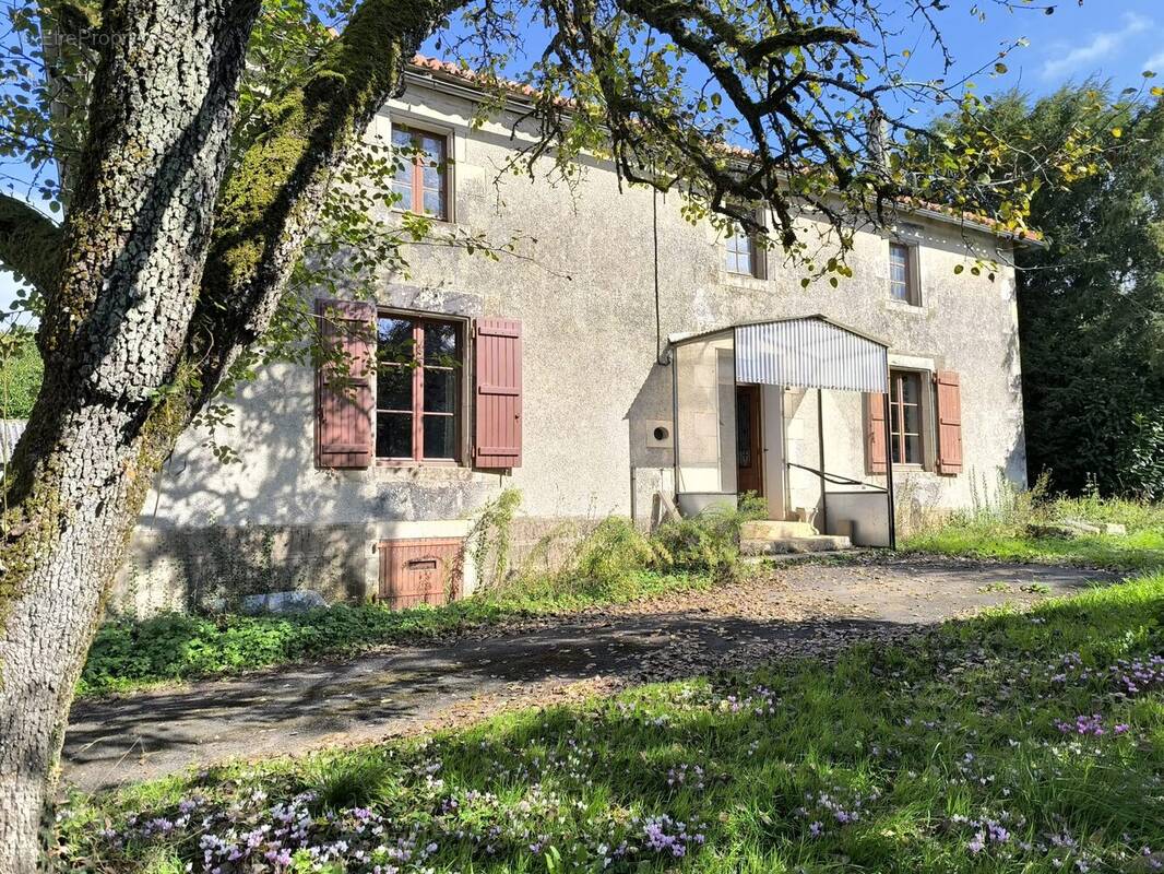 Maison à LA CHAPELLE-POUILLOUX