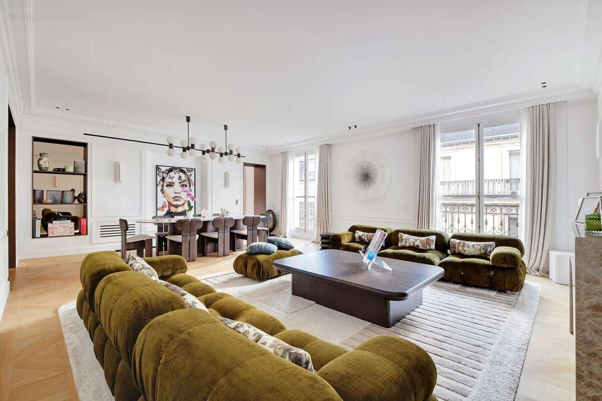 Appartement à PARIS-16E