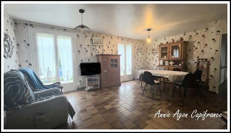 Maison à VILLECOMTAL-SUR-ARROS