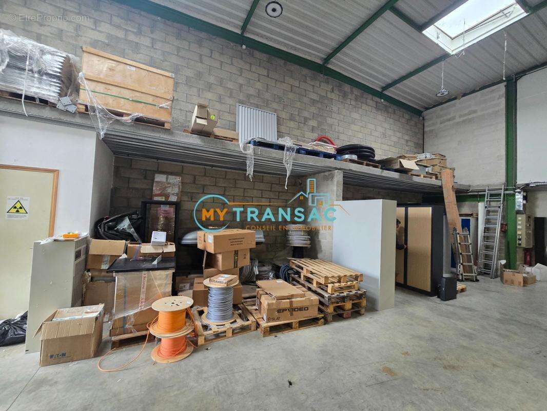 Commerce à SAINT-THIBAULT-DES-VIGNES