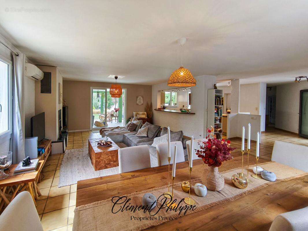 Maison à VILLEMOUSTAUSSOU