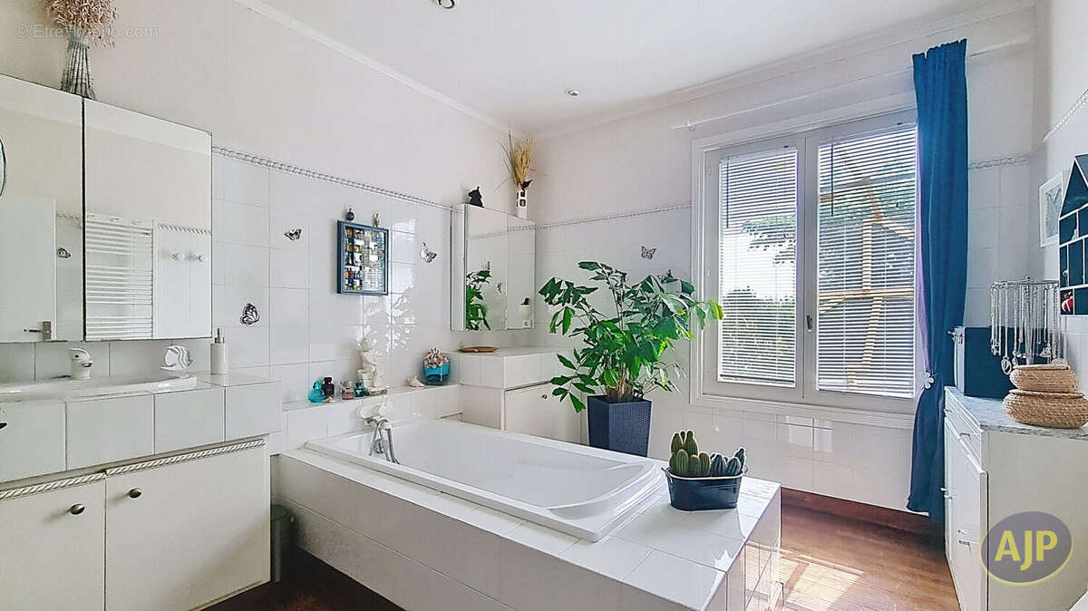 Maison à SAINT-DENIS-DE-PILE