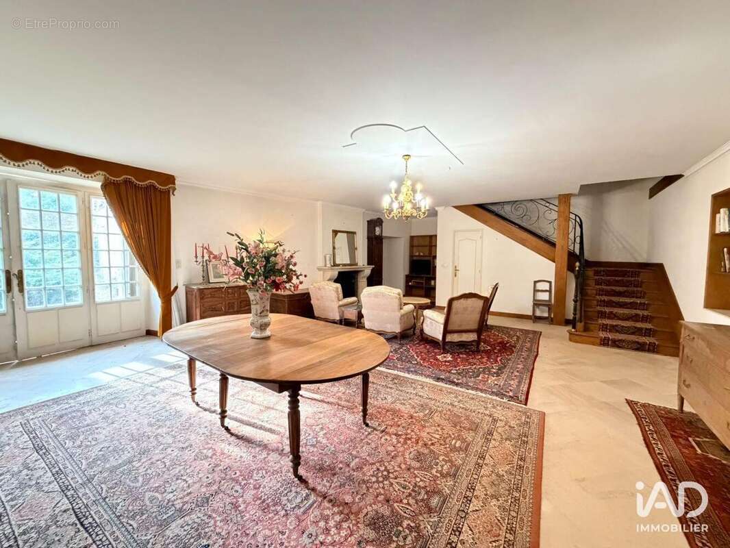 Maison 486 m² à Cerisiers  - photo 2