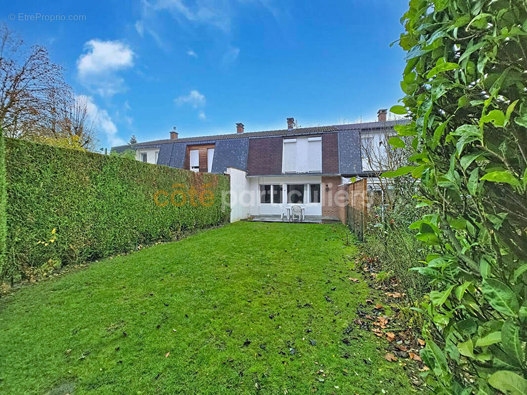 Maison à NEUVILLE-EN-FERRAIN