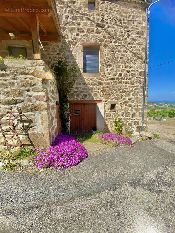 Maison à SAINT-JULIEN-MOLIN-MOLETTE