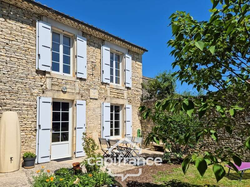 Maison à vendre 5 pièces ASNIERES LA GIRAUD (17) avec jardin, dépendances et garage - photo 3