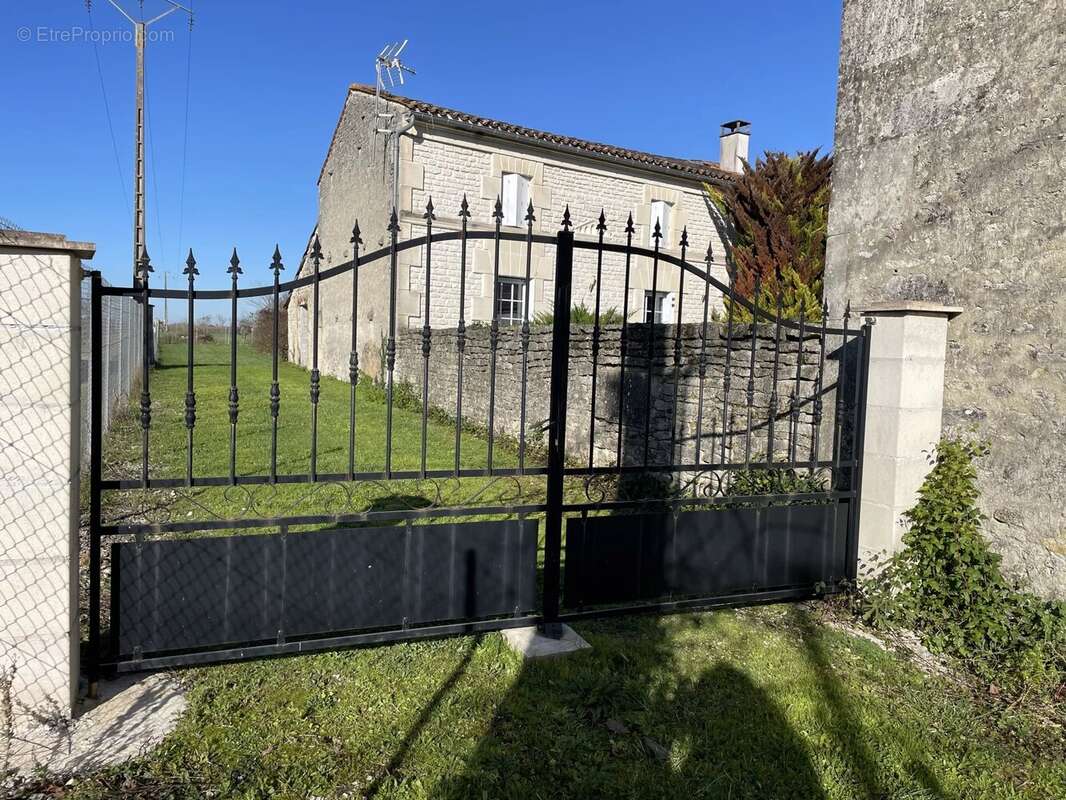 Maison à MIGRON