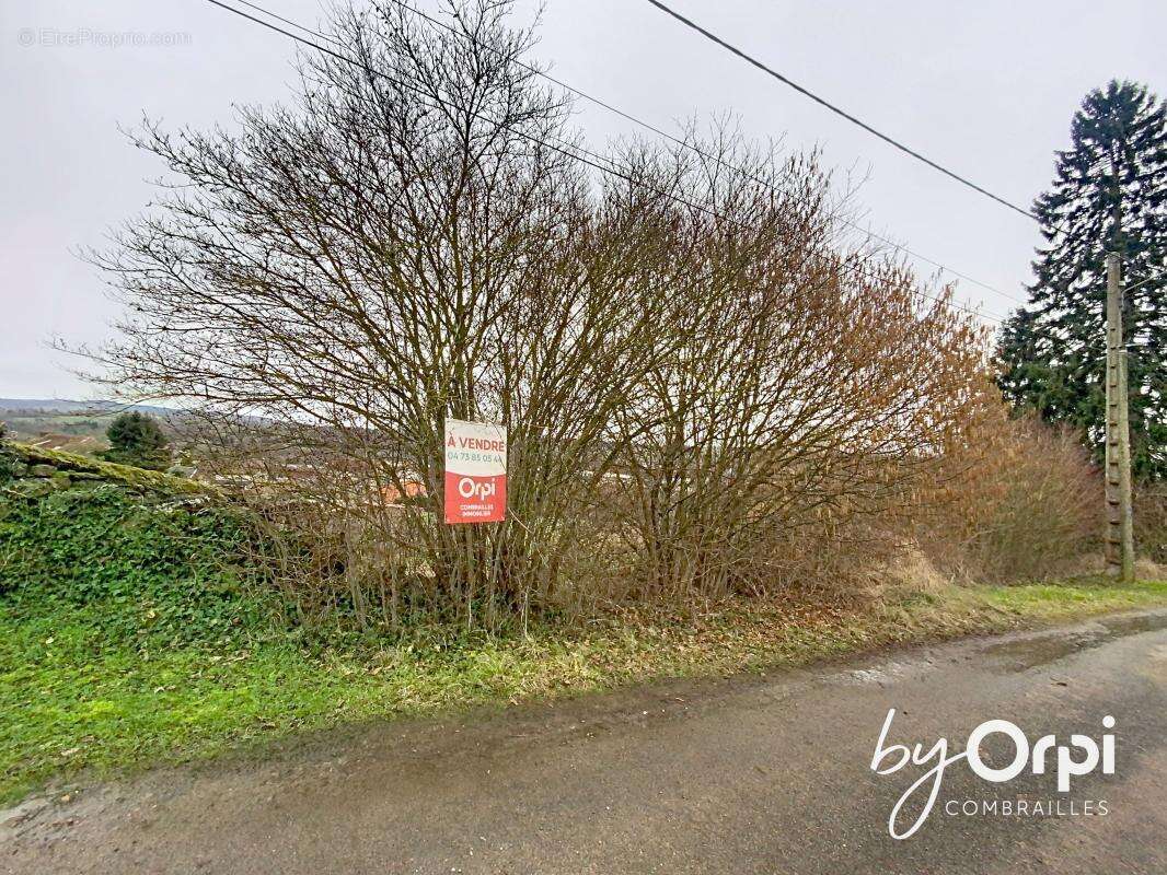 Terrain à SAINT-ELOY-LES-MINES