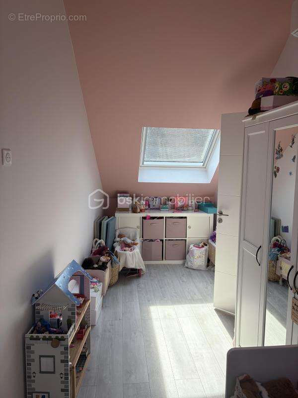 Maison ancienne rénovée composée de ses 4 chambres et de ses multiples dépendances ! - photo 8