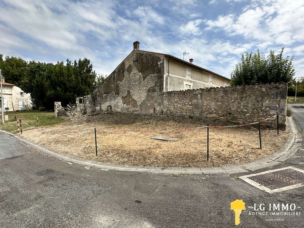 Maison à SAINT-ROMAIN-SUR-GIRONDE