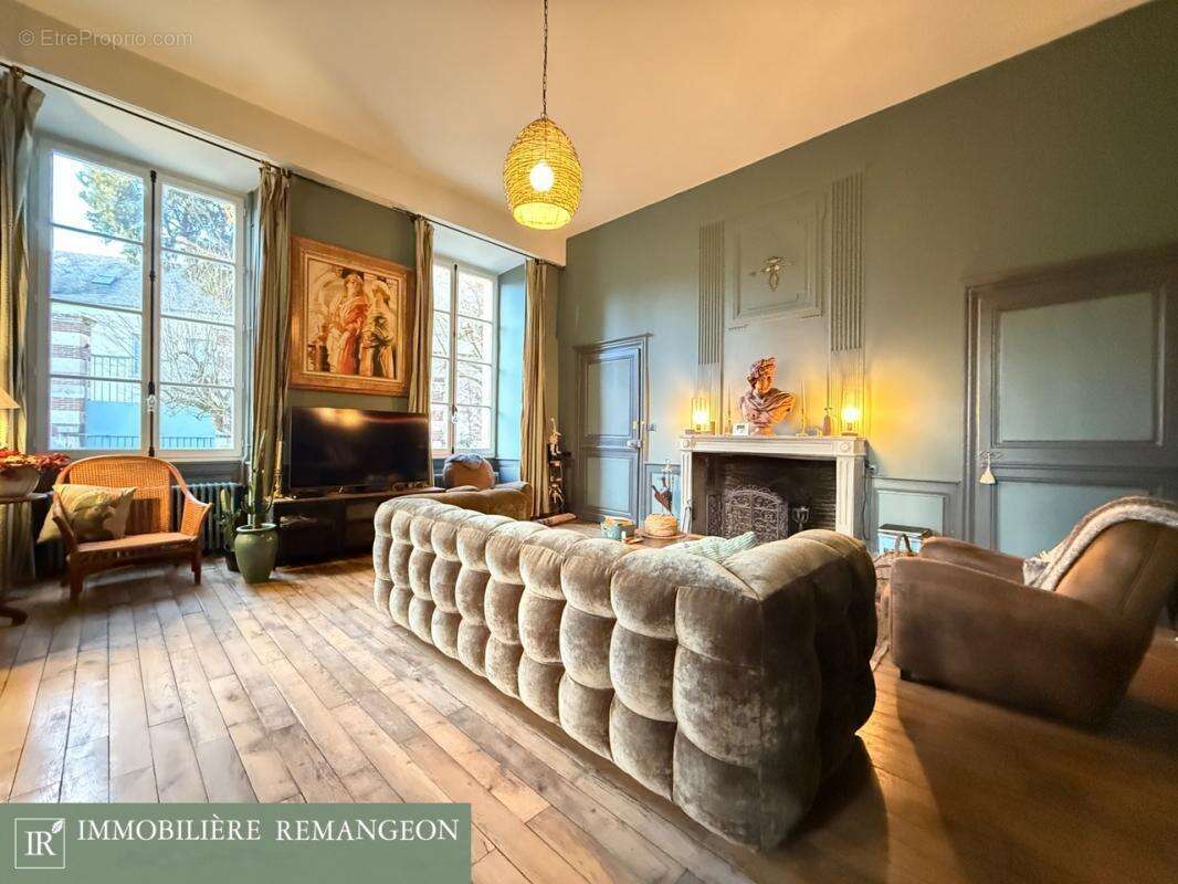 Maison à MEHUN-SUR-YEVRE