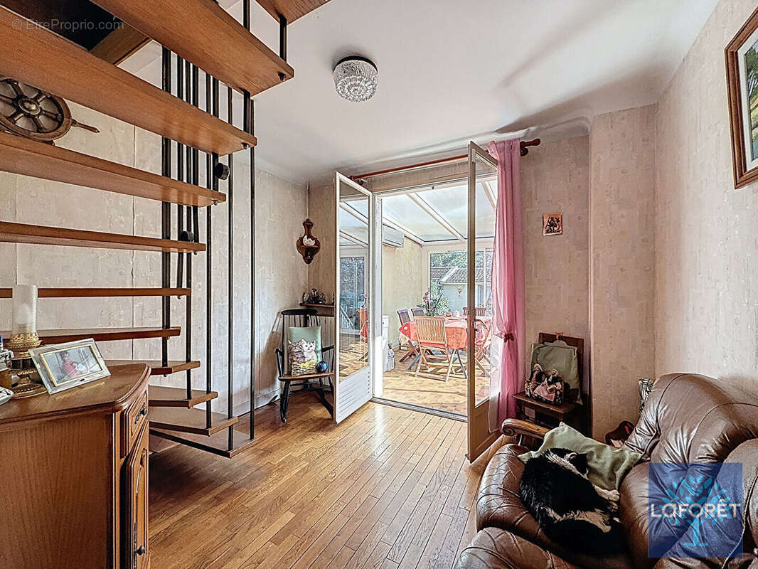 Maison à VIGNEUX-SUR-SEINE