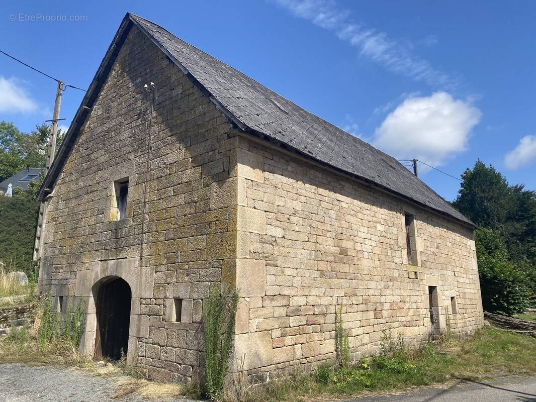 Terrain à PEROLS-SUR-VEZERE