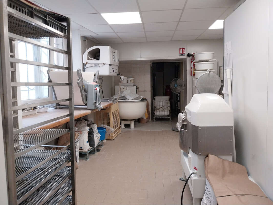 Commerce à JASSERON