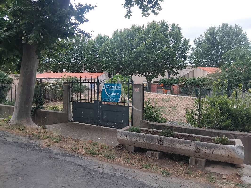 Terrain constructible et viabilisé Montseret 534 m² - photo 2