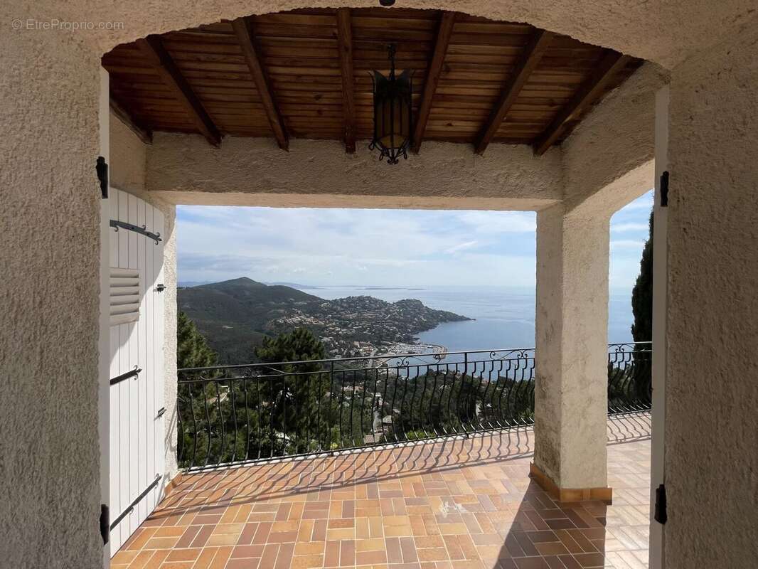 Maison à THEOULE-SUR-MER