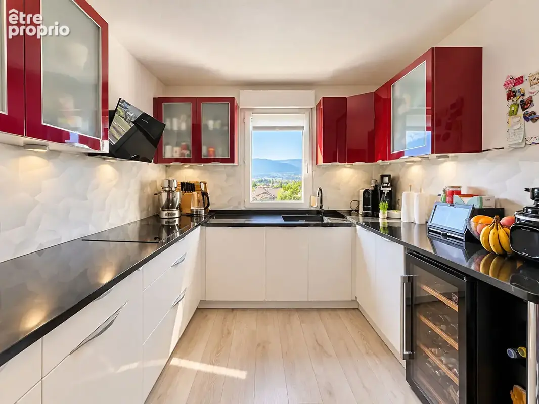 COLLONGES-SOUS-SALÈVE - Appartement T4 de 109,18 m² avec balcon, terrasse et vue dégagée - photo 3