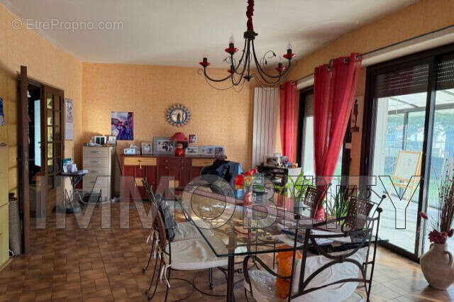 Maison 240 m² à Serres-Castet  - photo 5