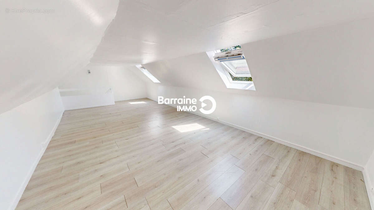 A vendre ploudaniel maison 5 chambres jardin dependances - photo 15