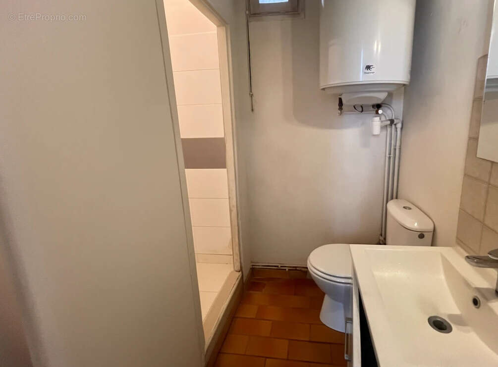 CARCASSONNE - Idéal investisseurs ! Immeuble 3 appartements 1 T3 Duplex + 2 T2 + 1 maison T4 indépendante - photo 19