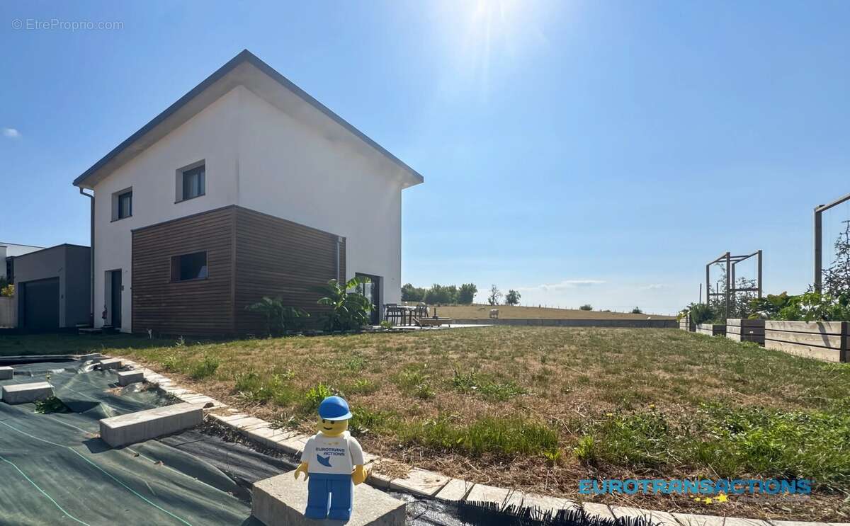 Maison contemporaine de 130 m² – Prestations haut de gamme – Impasse au calme – Vue dégagée sur les champs - photo 12