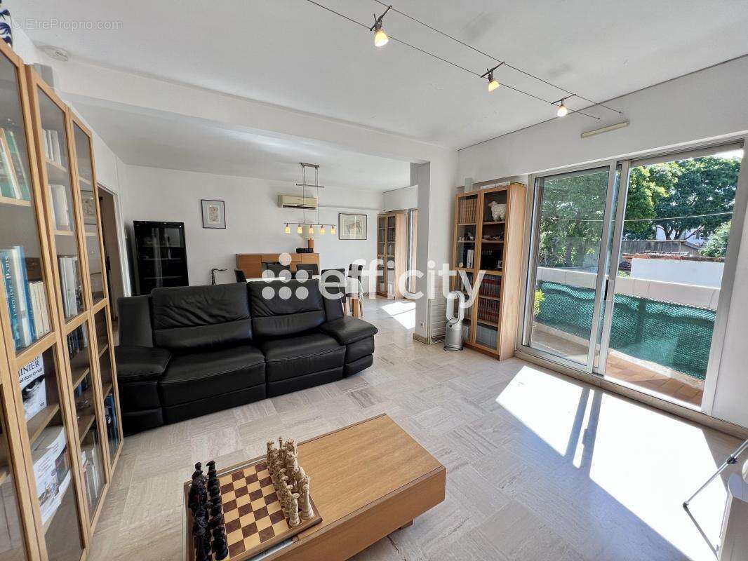 Appartement à MARSEILLE-9E