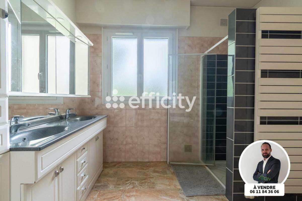 Maison 170 m² à Villeneuve-Le-Roi  - photo 16