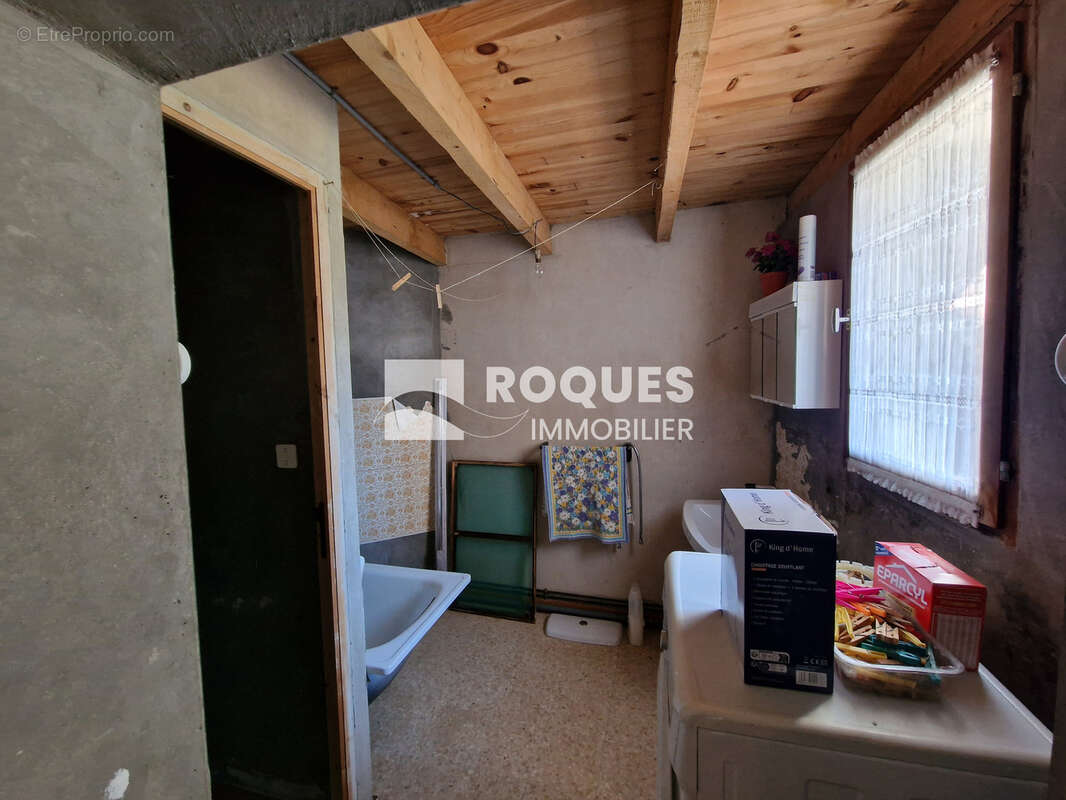 Sur la commune de Castanet-le-Haut, à vendre charmante maison de village 4 pièces d'environ 75 m2 avec garage - photo 19
