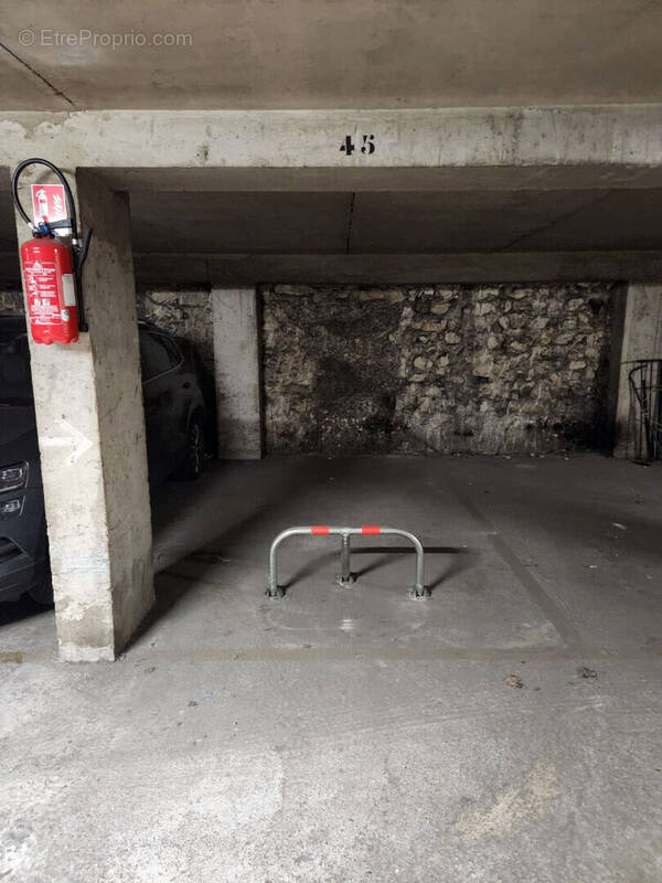 Parking à PARIS-12E