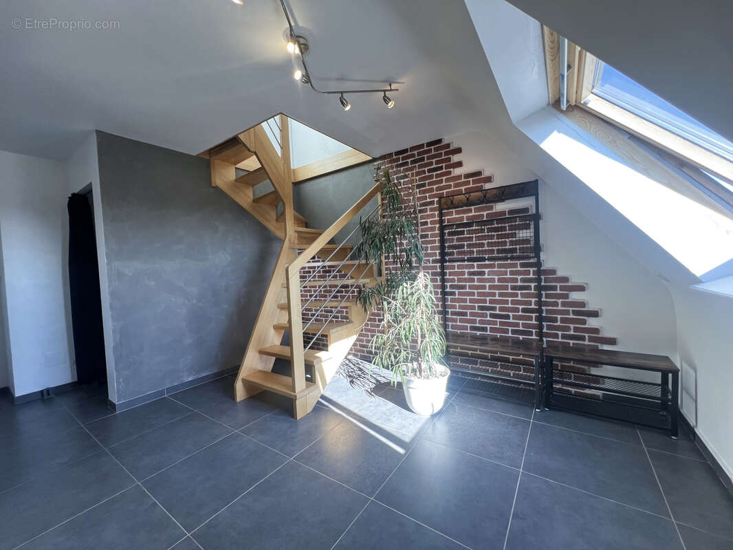 A Ammerschwihr, Appartement en Duplex 4 pièces de 77 m2 habitables situé au dernier étage - photo 6