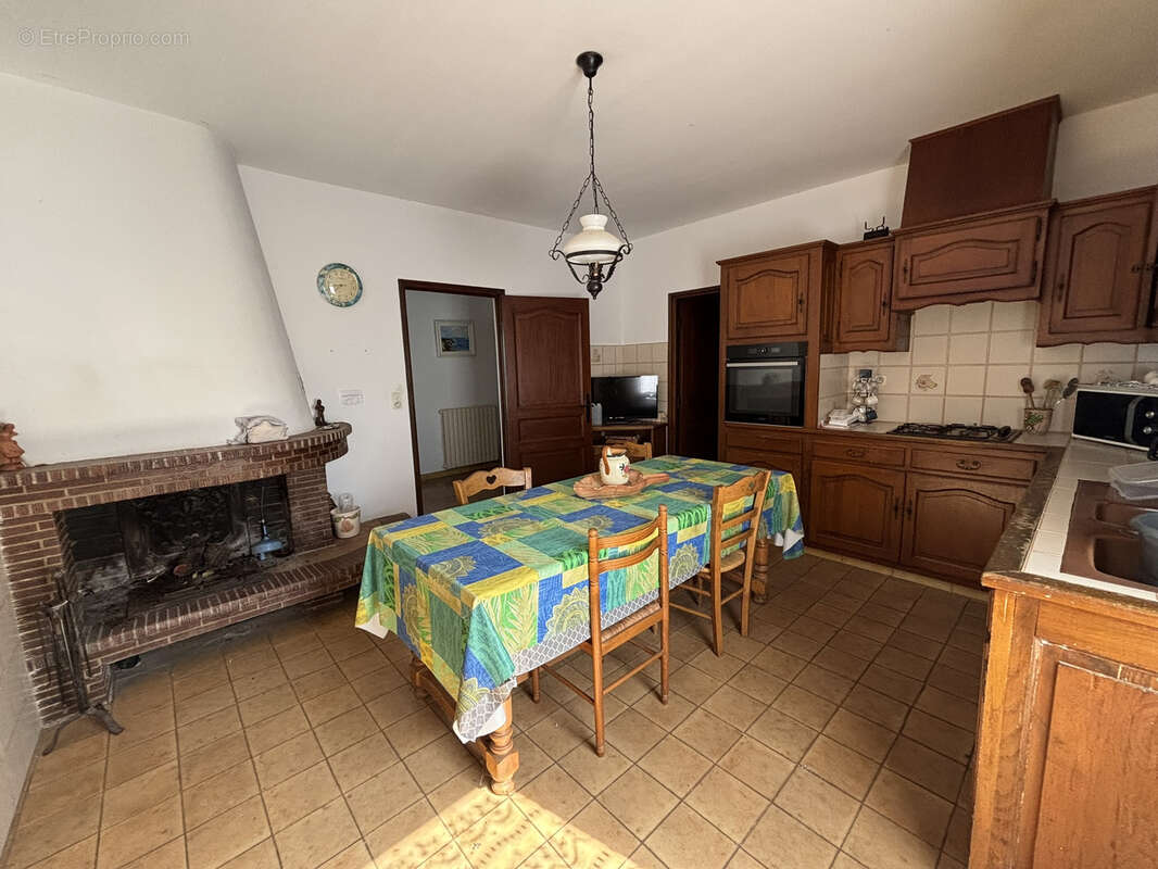 Villa avec plusieurs appartements située dans un quartier calme de Porto Vecchio. - photo 8