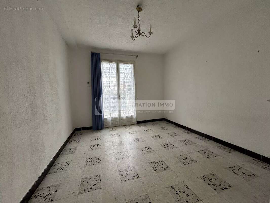 Maison à FONTVIEILLE