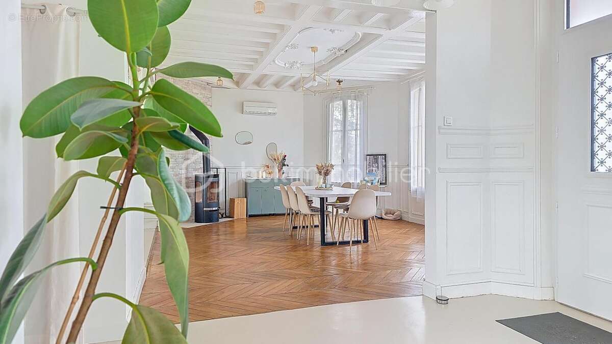 Maison à CHEVRY-COSSIGNY