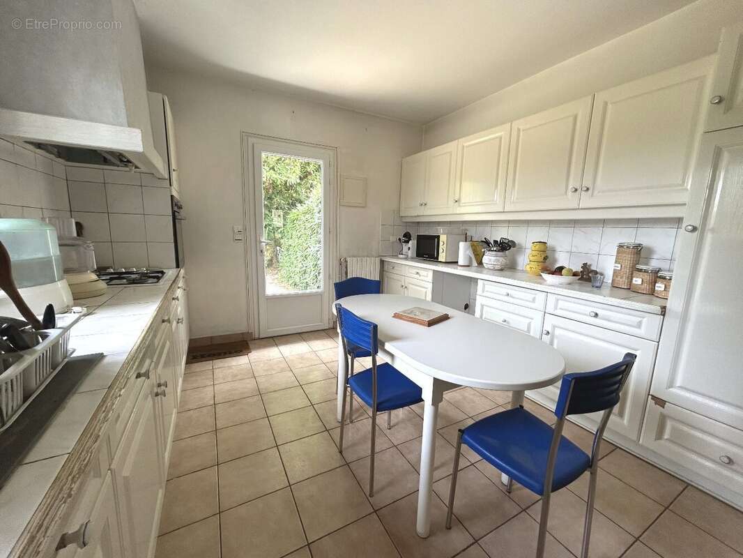 Propriete familiale - 9 chambres - 310 m² + dependances 200m² - photo 2