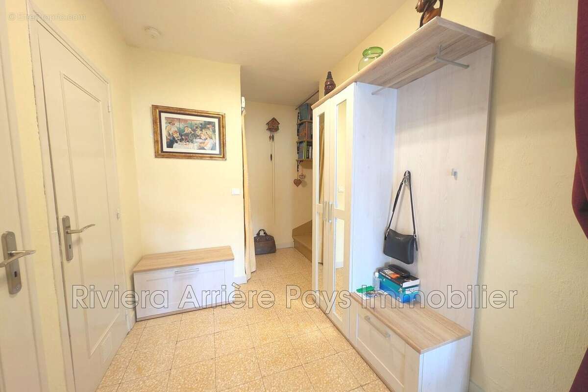 Appartement à PUGET-THENIERS
