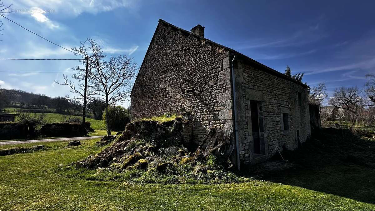 Maison à VIC-SOUS-THIL