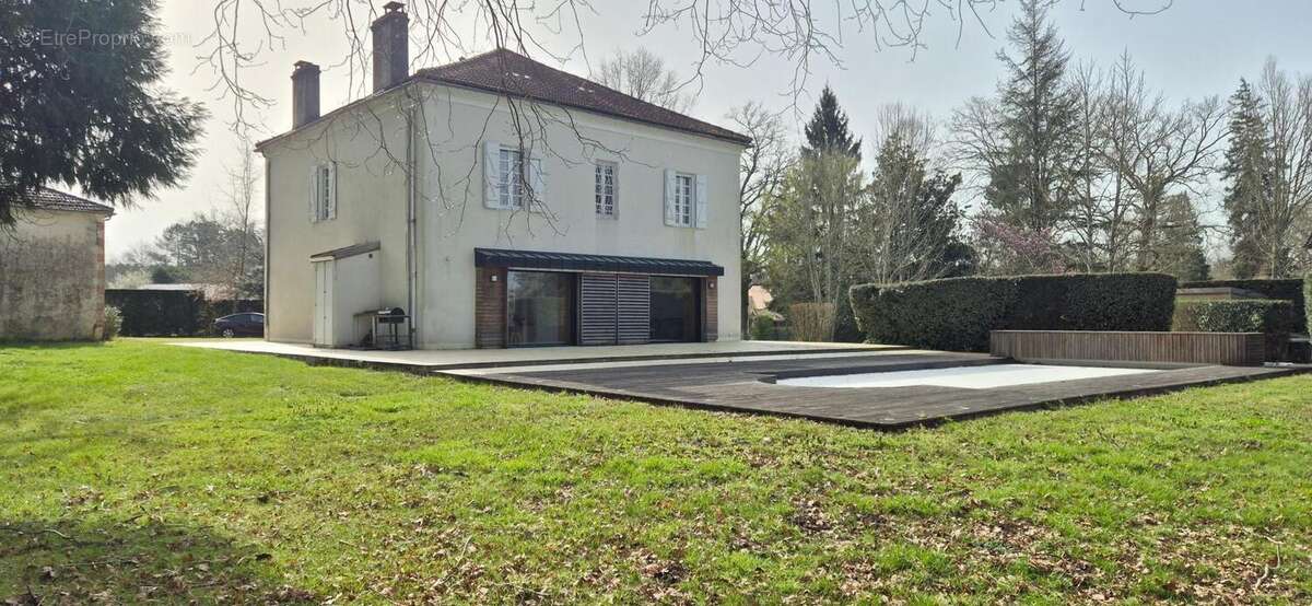 Maison à UCHACQ-ET-PARENTIS