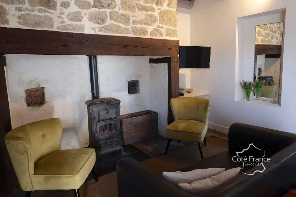 Maison à SAINT-MARTIN-LA-MEANNE