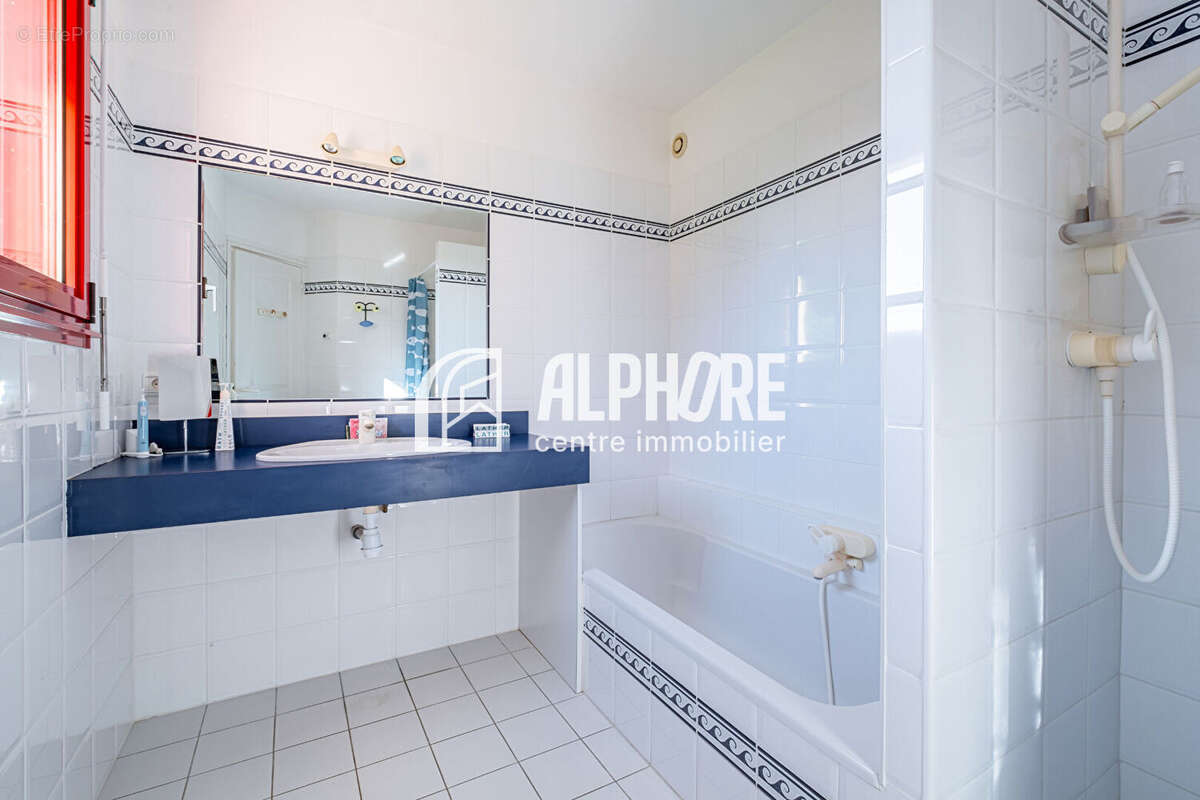 Guérande , propriété de 240m²  , 7 pièces , garage , piscine sur 1500m²  de terrain . - photo 11