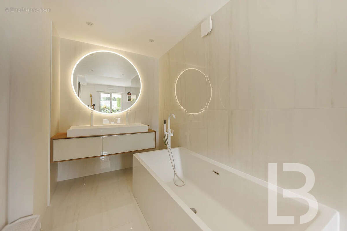 Appartement à MOUGINS