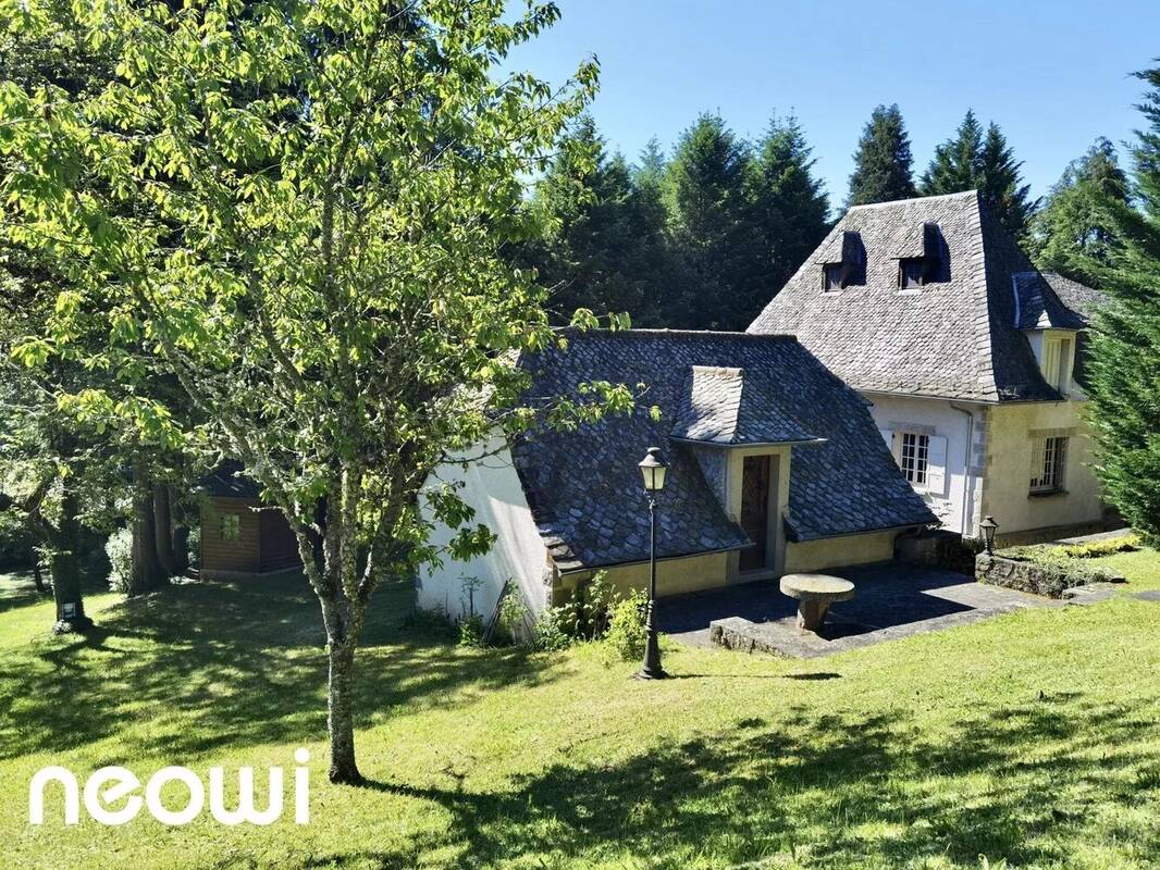 Maison à VIC-SUR-CERE