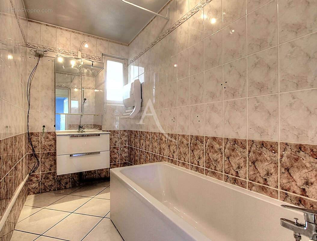 Appartement Chambery 4 pièces avec cave, grenier et ascenseur - photo 12